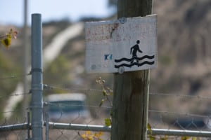 This sign warns of rising waters in Los Laureles Canyon. UCI engineers have devised new models showing that more severe storms caused by climate change will mean even greater flooding here. Steve Zylius / UC Irvine